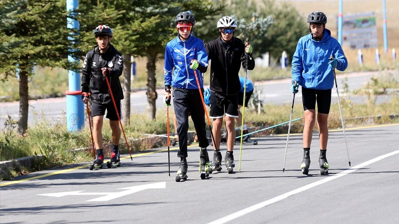 Ardahan'da Milli Sporcular Tekerlekli Kayakla Kışa Hazırlandı