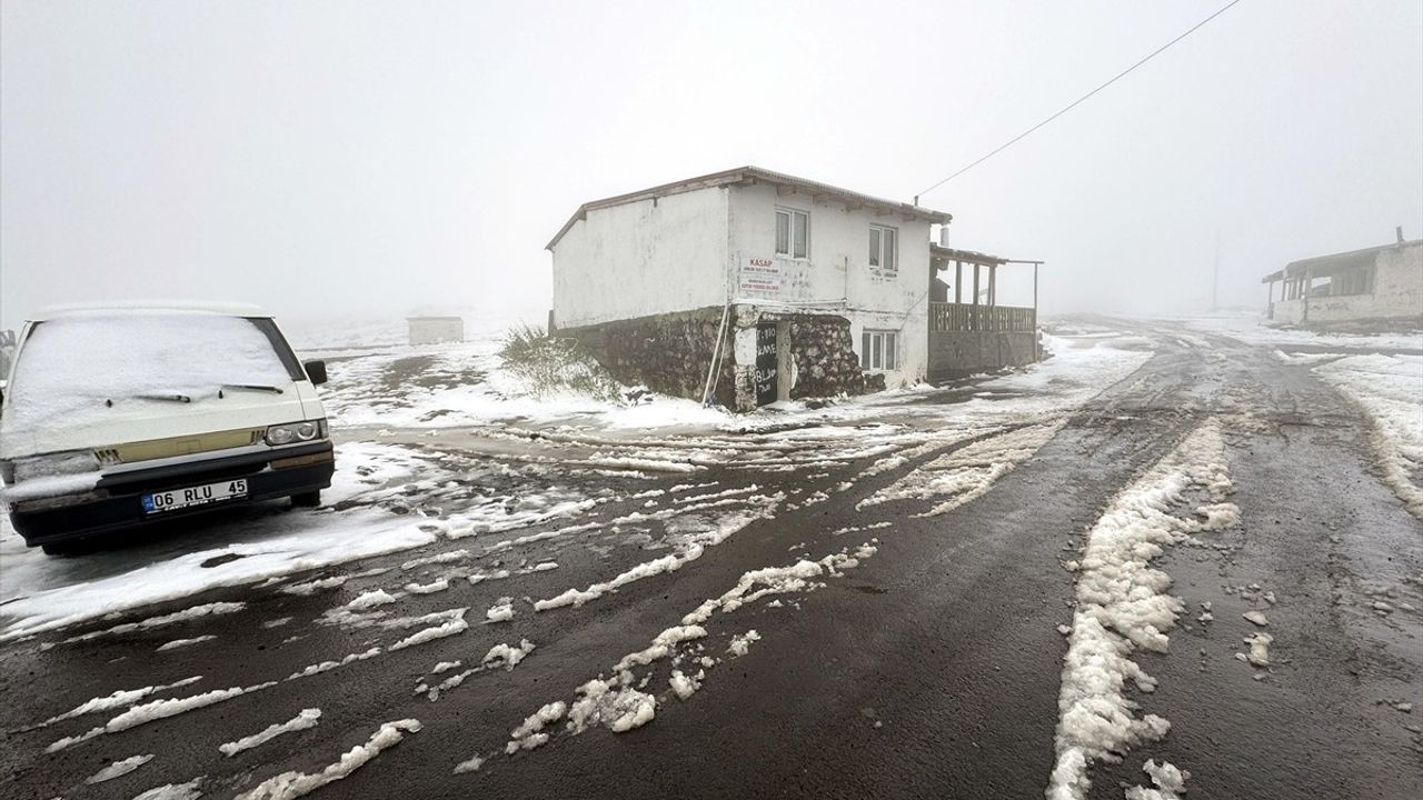 Ardahan ve Kars'ın Yüksek Kesimlerine Kar Yağdı