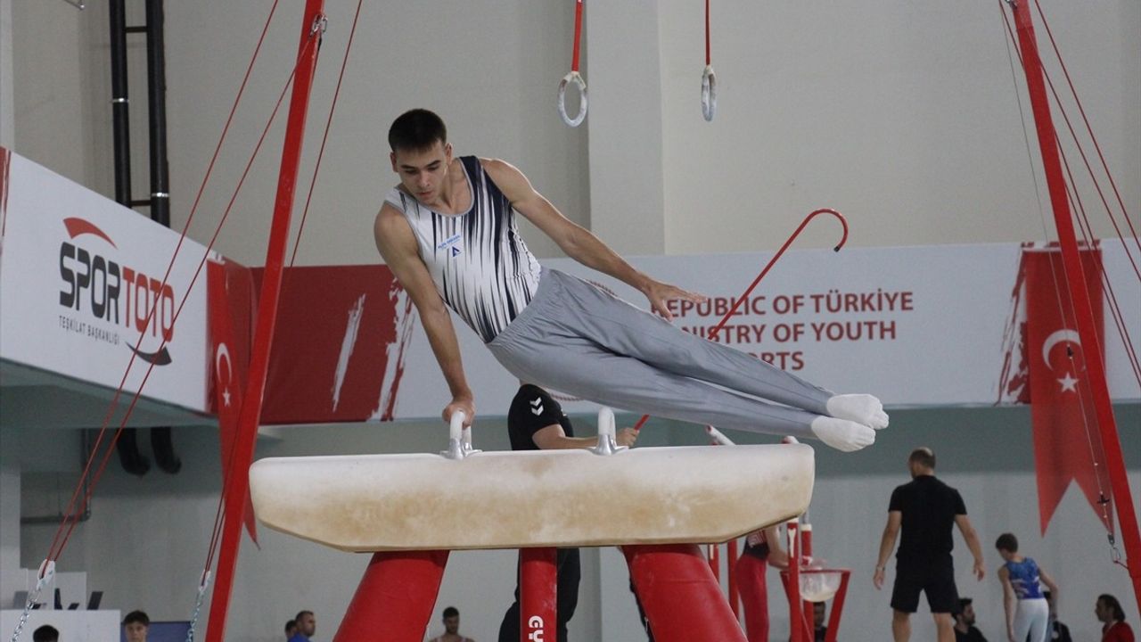 Artistik Cimnastik Türkiye Şampiyonası Antalya'da başladı