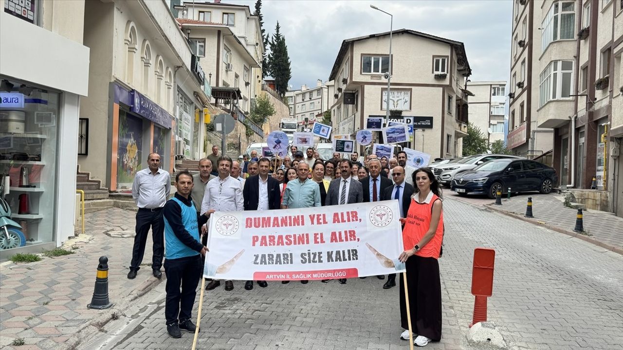 Artvin'de "Dumansız Şehir Artvin" yürüyüşü — Halk Sağlığı Haftası