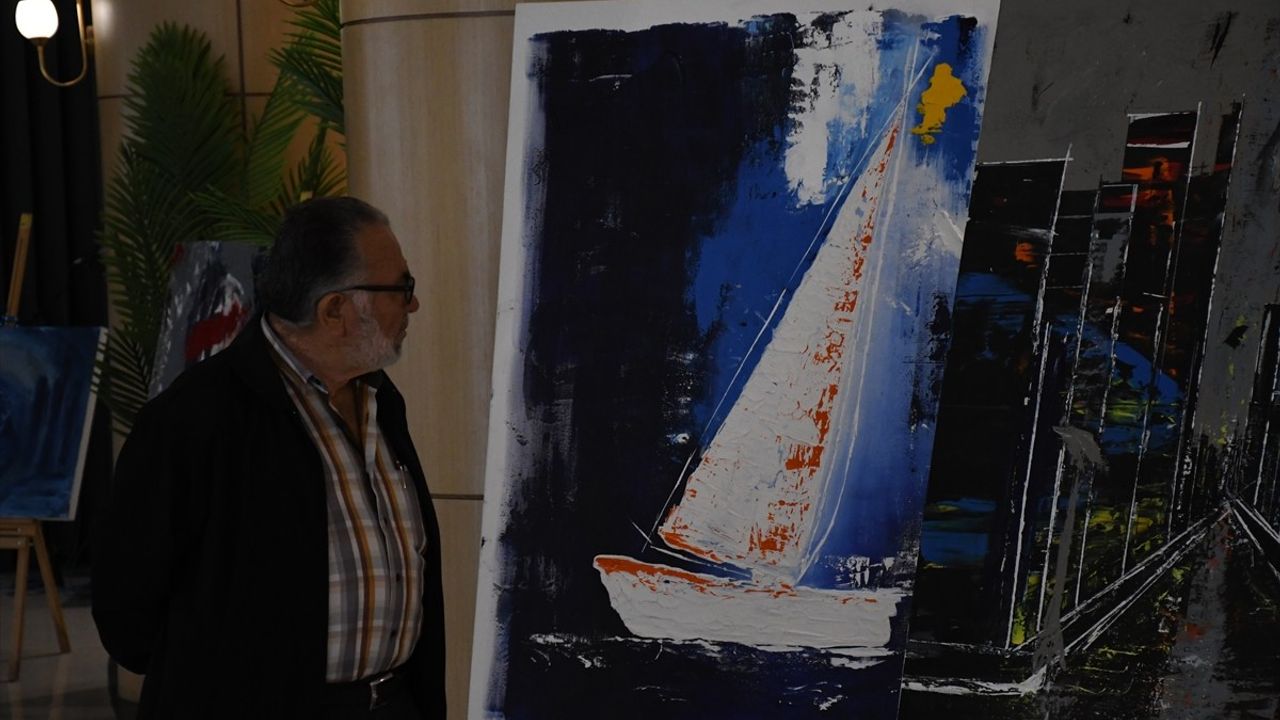 Aslıhan Öztürk'ün 'Gayret-i Aşk' Sergisi Küresel Sumud Filosu'na Mavi Kurdeleyle Destek