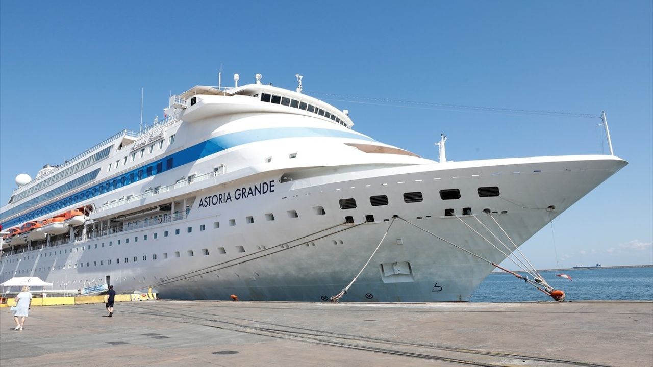 Astoria Grande Samsun Limanı'na Demirledi