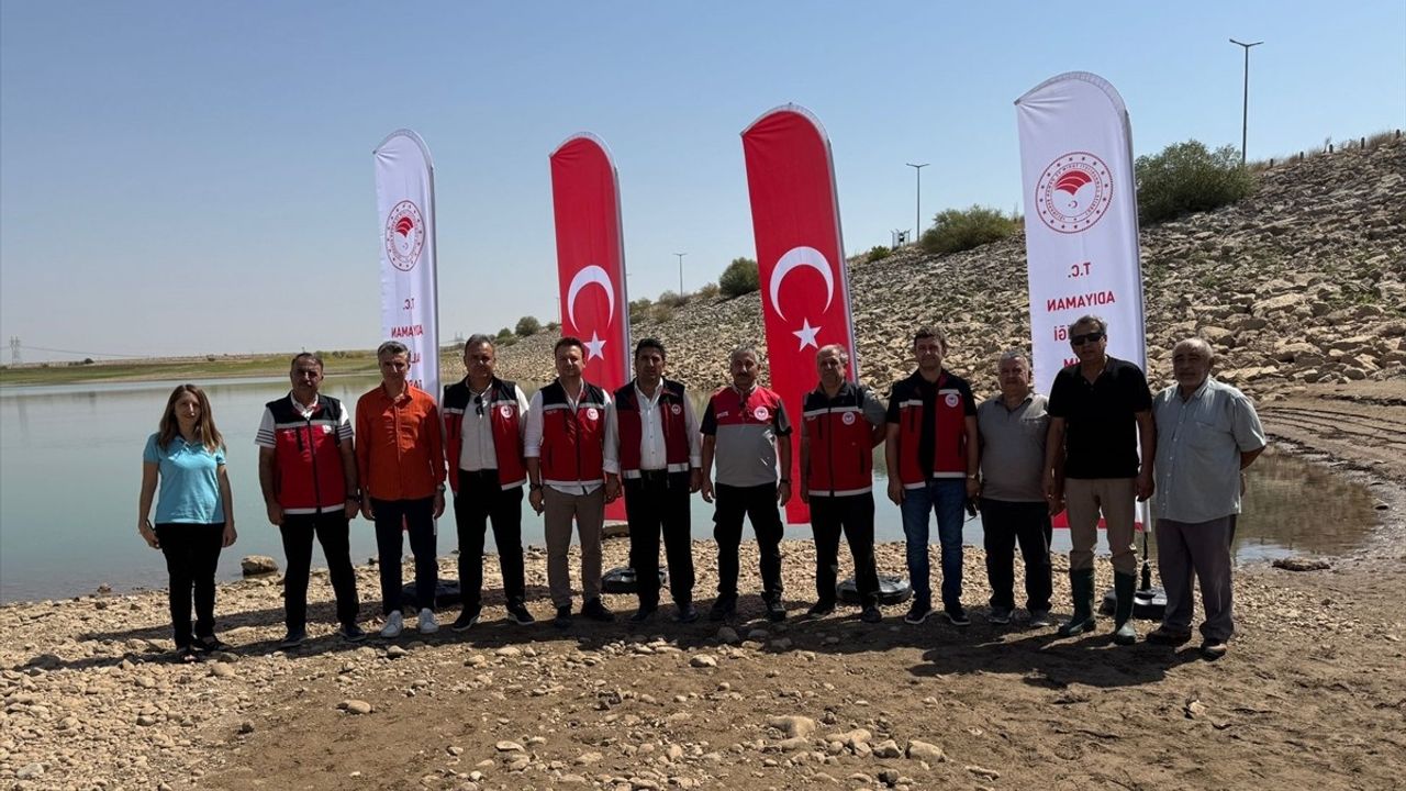 Atatürk Baraj Göleti'ne 1 milyon 75 bin balık yavrusu salındı