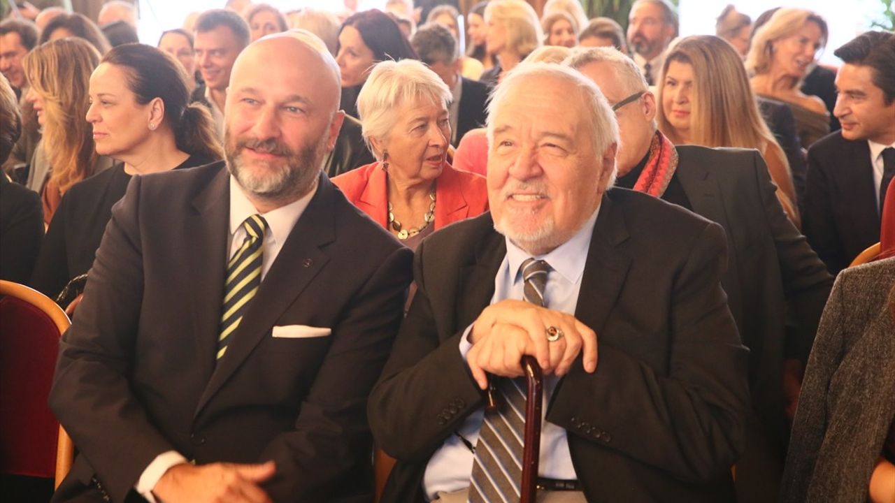 Atıl Kutoğlu'na Viyana'dan Gümüş Onur Madalyası