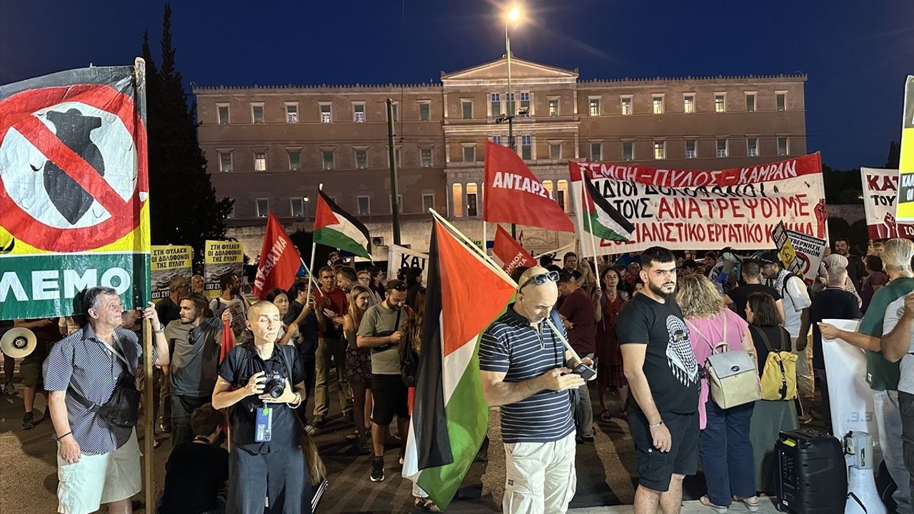 Atina'da Yeni Göç Yasa Tasarısı Protestosu: Sintagma'da "Irkçı yasa tasarısına hayır"