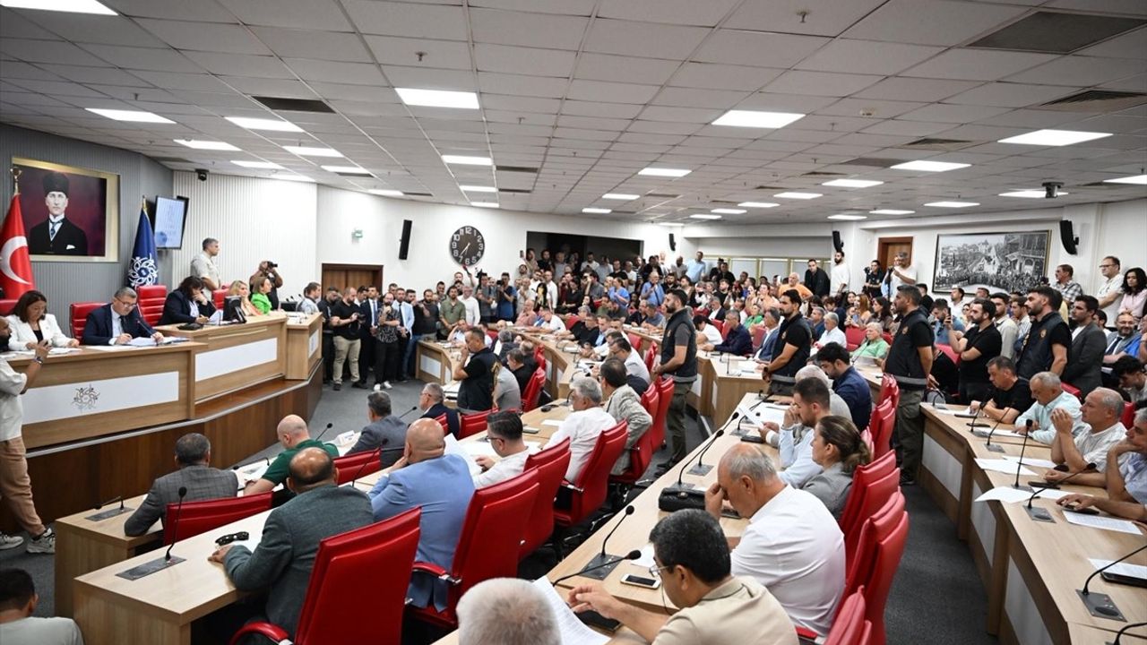 Aydın Büyükşehir Meclisi Tartışma Nedeniyle 14 Ekim'e Ertelendi