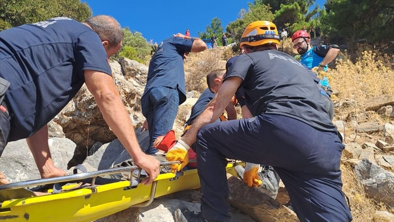Aydın Söke'de Uçurumdan Düşen Arıcı Kurtarıldı