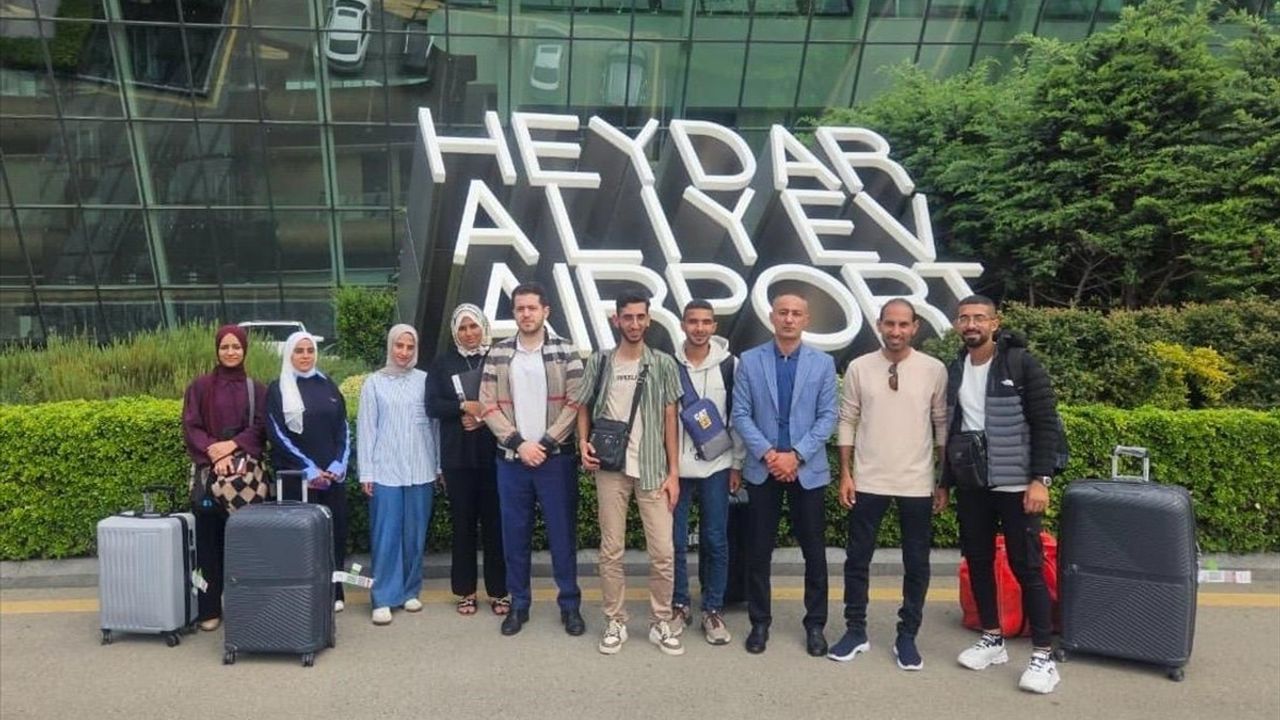 Azerbaycan 14 Filistinli Öğrenciyi Gazze'den Tahliye Etti
