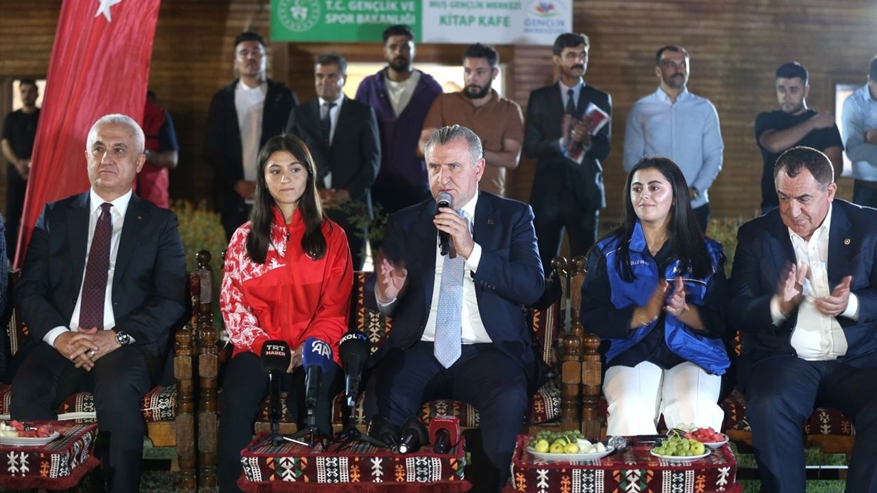 Bakan Bak: Terörsüz Türkiye'de Sporun Rolü Çok Önemli — Muş'ta Gençlik Buluşması