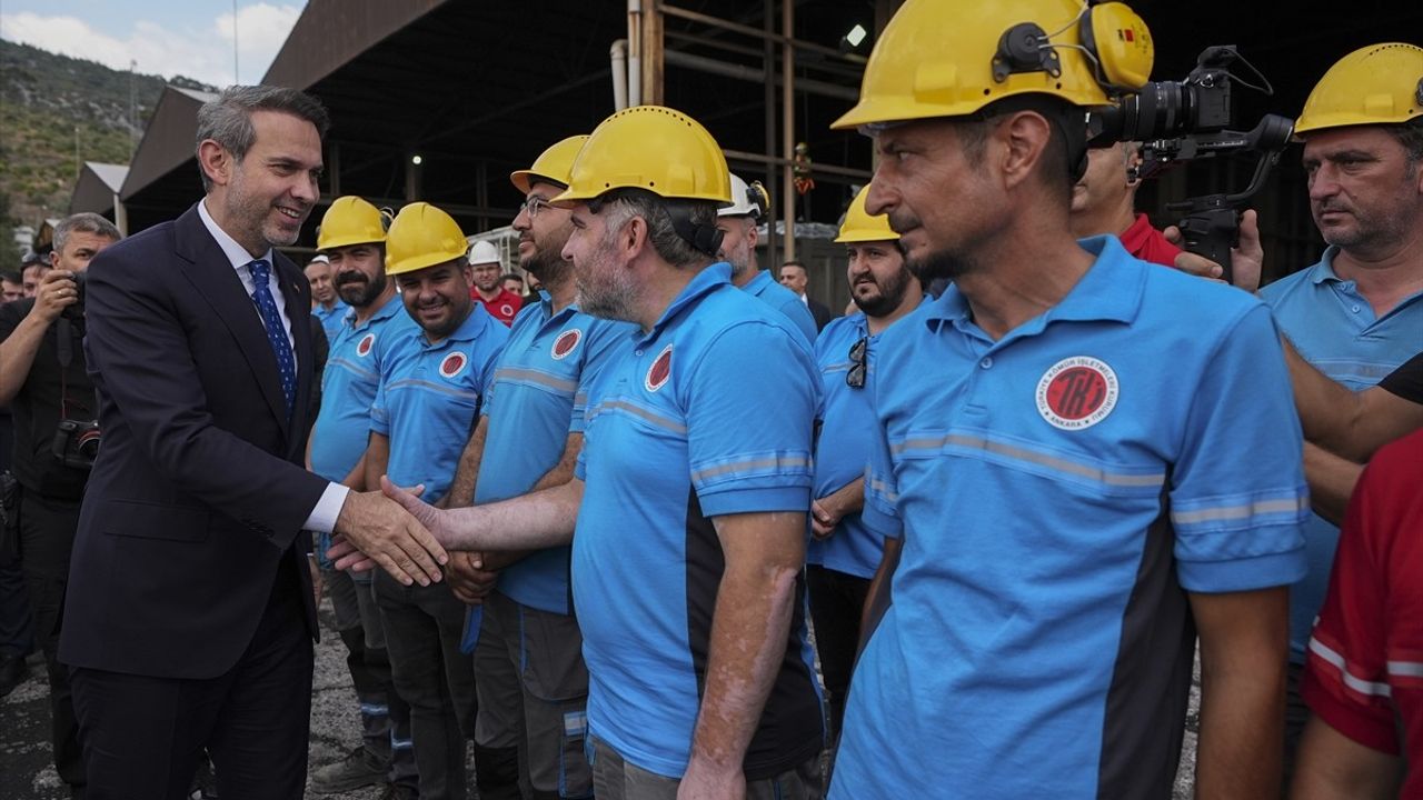 Bakan Bayraktar: Soma Termik Santrali'nin bacasını tekrar tüttüreceğiz