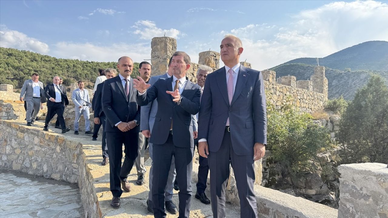 Bakan Ersoy Artvin'de: Cehennem Deresi Kanyonu ve Gevhernik Kalesi'nde İnceleme