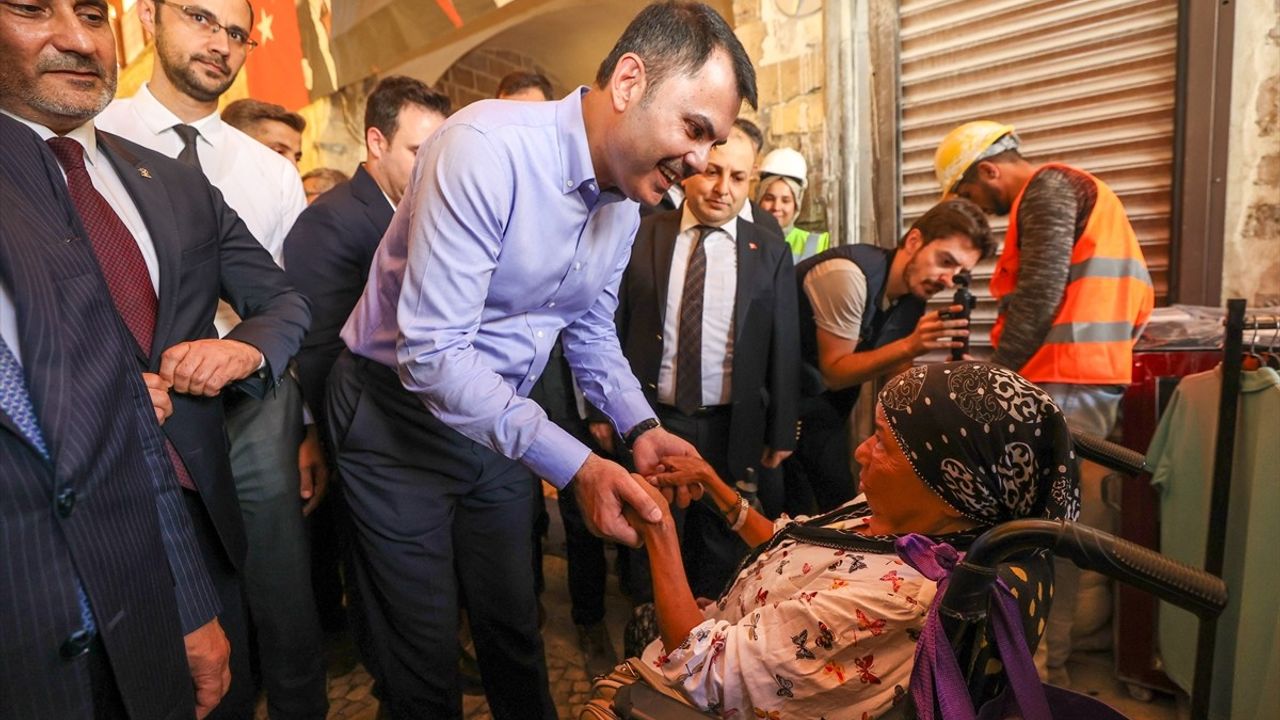 Bakan Kurum Kahramanmaraş'ta Çıra Ailesini Ziyaret Etti