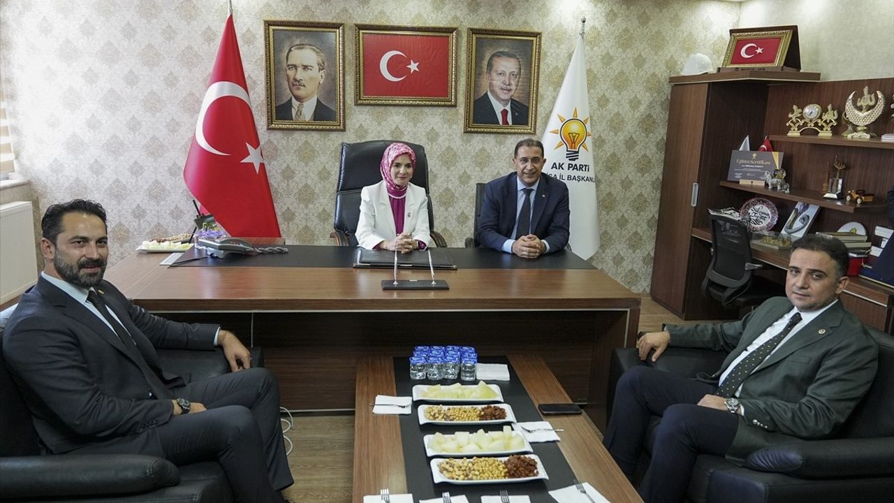 Bakan Mahinur Özdemir Göktaş Manisa'da: Valilik ve AK Parti Ziyareti