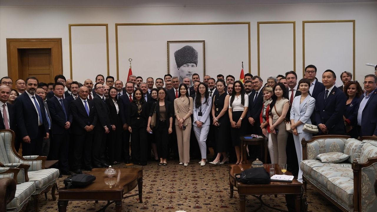 Bakan Memişoğlu Şanghay'da: Türkiye-Çin Sağlık İşbirliğinde Yeni Dönem