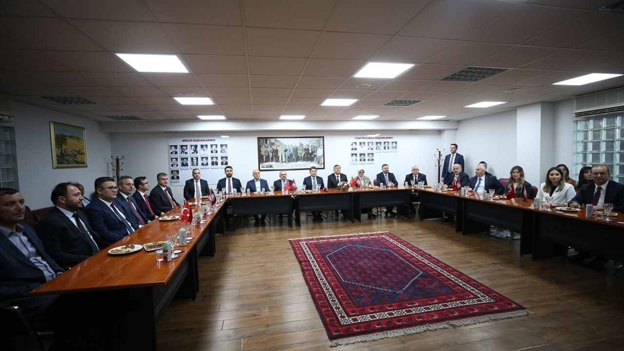 Bakan Yılmaz Tunç Balıkesir'de Ziyaretlerde Bulundu