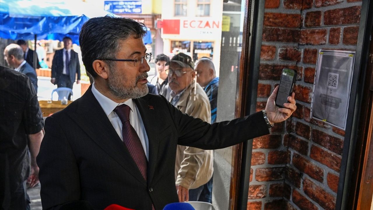 Bakan Yumaklı Şile'de karekod denetimi: 'Tarım Cebimde' ile gıda güvenliği