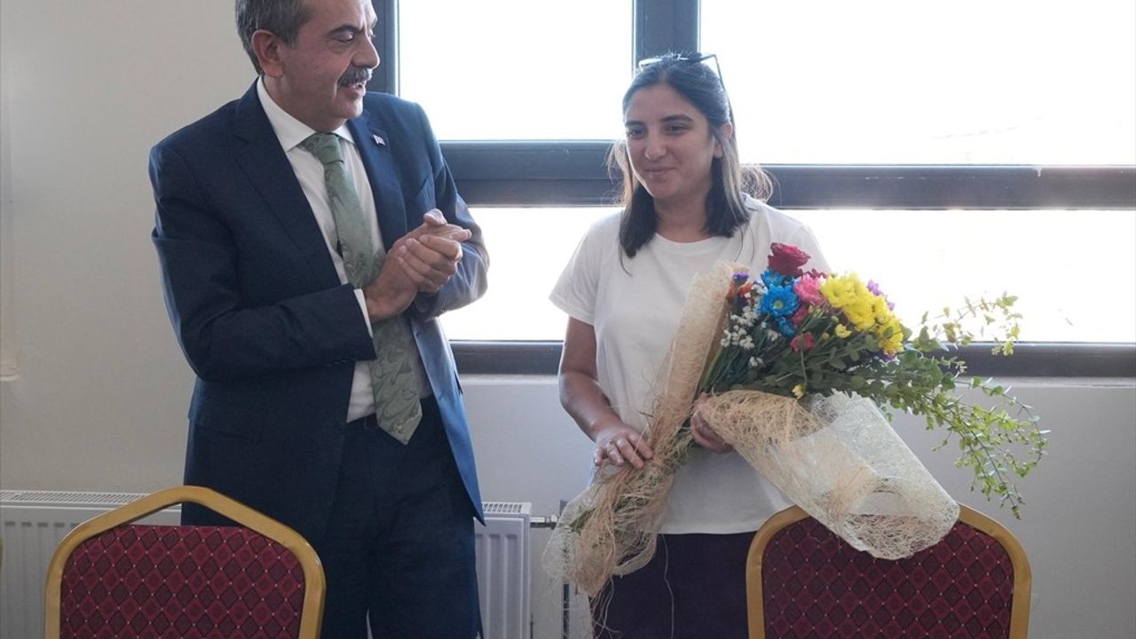 Bakan Yusuf Tekin'den Adıyaman'da sürpriz okul ziyareti