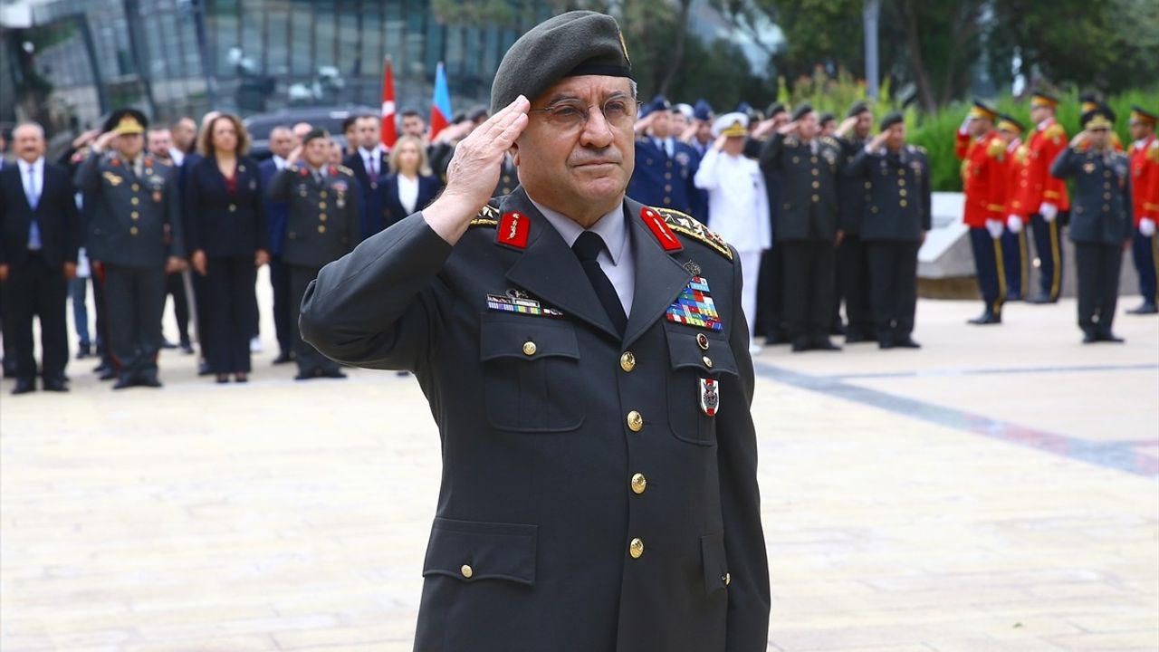 Bakü'nün Kurtuluşunun 107. Yılı Bakü Türk Şehitliği'nde Anıldı