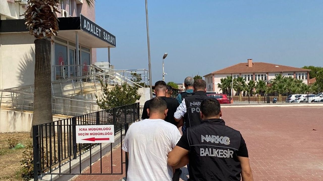 Balıkesir'de Narkotik Operasyonları: 1496 Sentetik Ecza Hap ve 5 Tutuklama