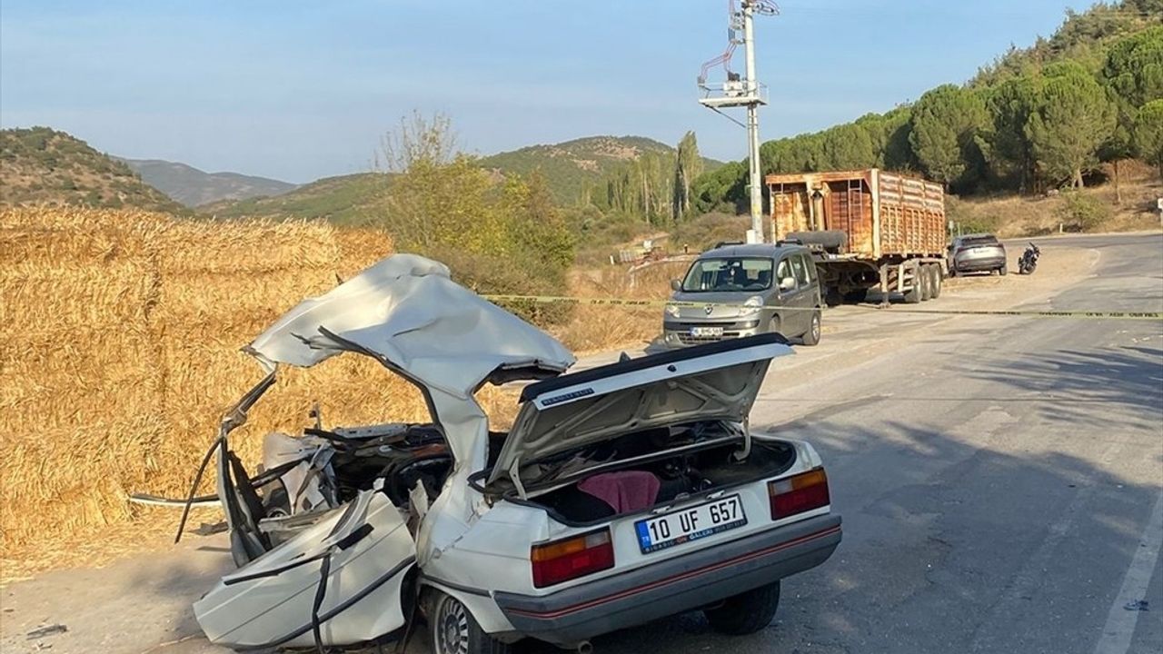 Balıkesir'de Şarampole Devrilen Otomobilin Sürücüsü Hayatını Kaybetti