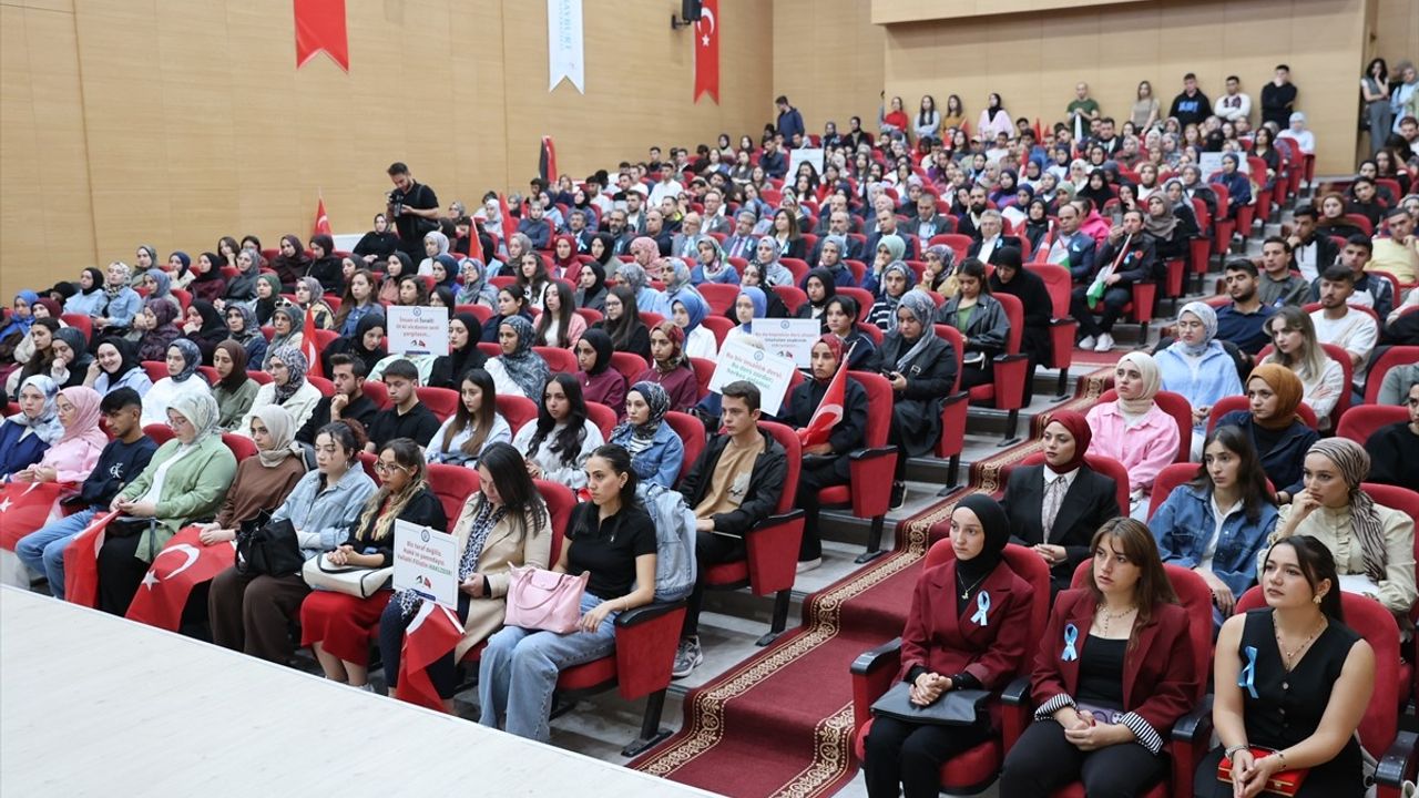 Bayburt Üniversitesi 2025-2026 Akademik Yılı 'İlk Dersim Filistin' Temasıyla Başladı