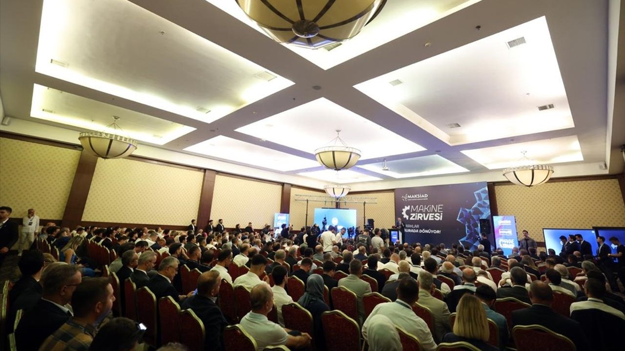 Bayraktar: 2035'te 120 bin megavat Güneş ve Rüzgar Hedefi