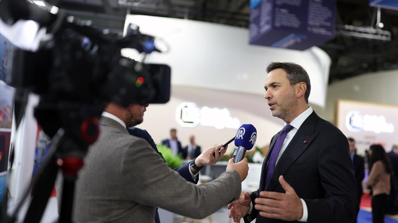 Bayraktar: Gastech 2025'te Doğal Gaz Arz Güvenliği İçin Kritik Anlaşmalar