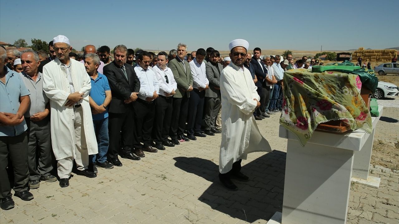 BBP Genel Başkanı Destici, Eskişehir'de Özmen'in Anne Cenazesine Katıldı