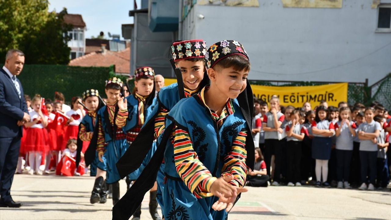 Belgin Uygur Balıkesir'de 'Boş Sıralar' Etkinliğinde: Katil İsrail 7 Ekim'den Bu Yana 19 Bin Çocuğu Katletti