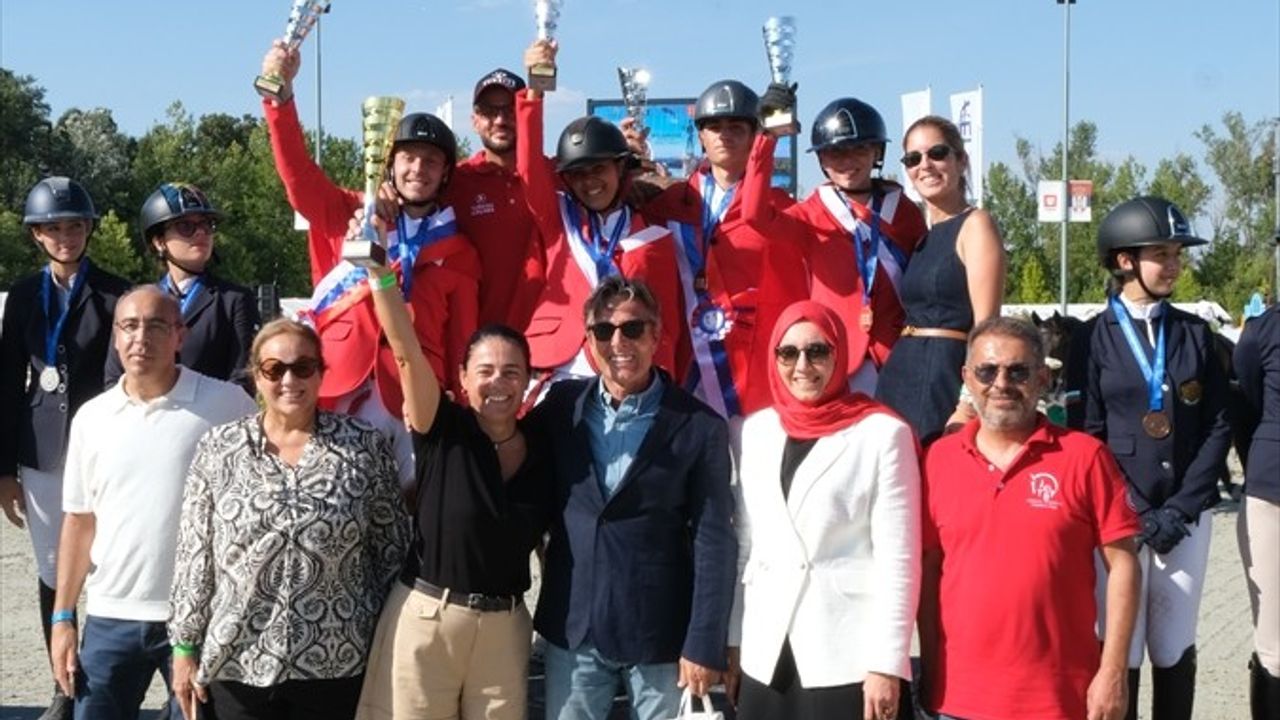 Belgrad'da Türk Biniciler Engel Atlama Balkan Şampiyonası'nda Zirveye Çıktı