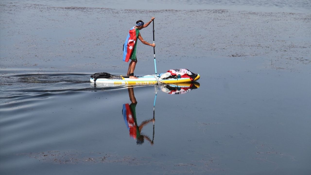Beyşehir Gölü'nde 58 km'lik SUP geçişi: 'İki devlet bir can; Türkiye Azerbaycan'