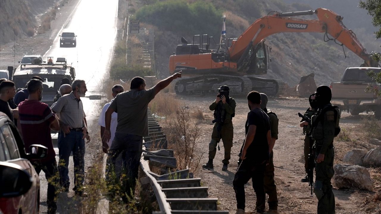 Beyt Ur el-Fevga'da kuşatma tepkisi: İsrail yol çalışması protesto edildi