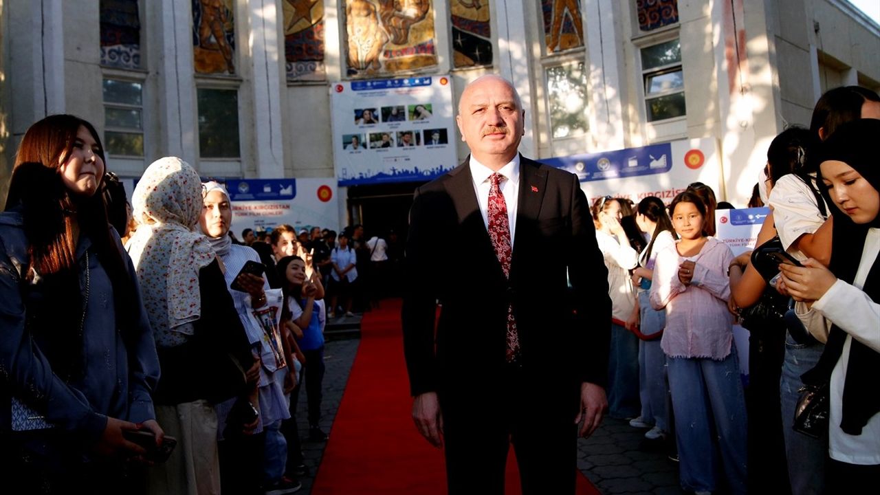 Bişkek'te 9. Türk Filmleri Haftası açıldı: Ünlüler kırmızı halıda