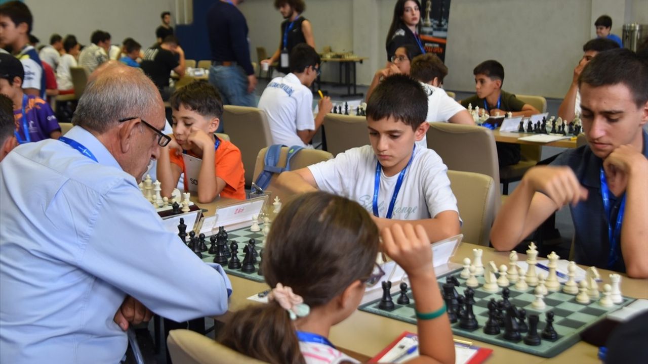 Bitlis'te 2. BETAV Uluslararası Satranç Turnuvası 400 Sporcu ile Başladı