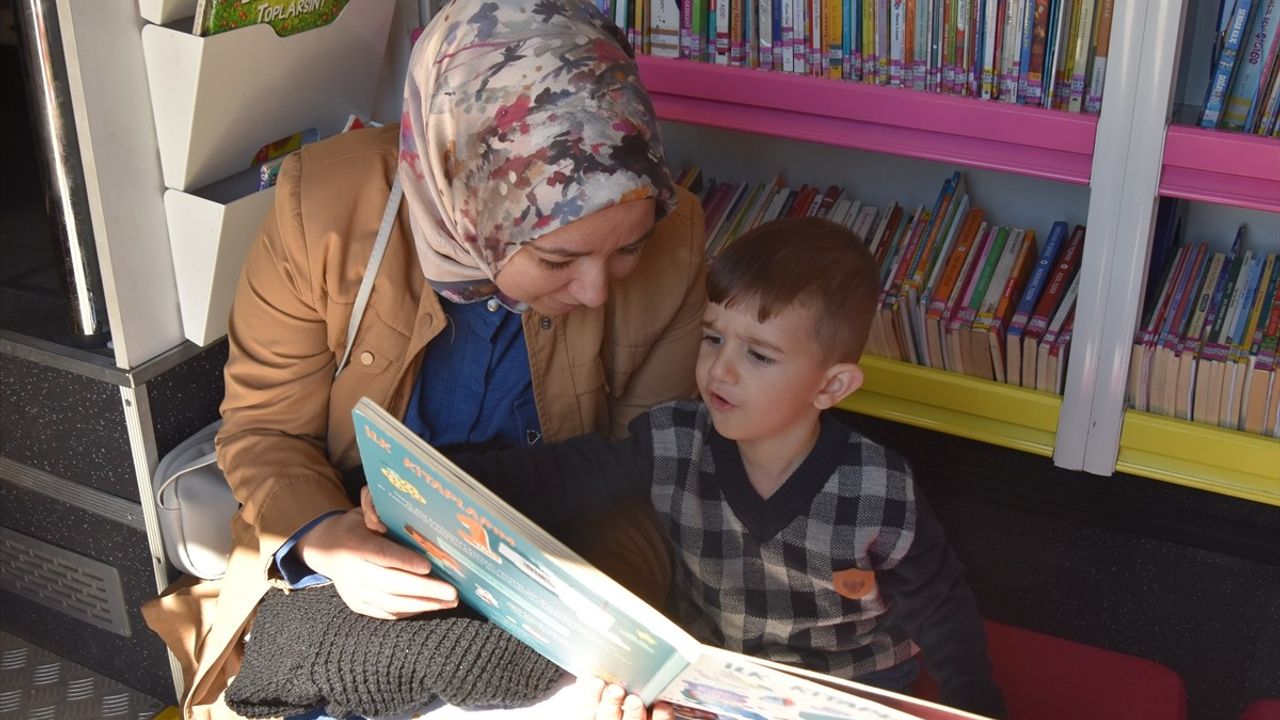 Bitlis'te 'Bir Anadolu Şenliği' Mevlana Parkı'nda Çocukları Buluşturdu