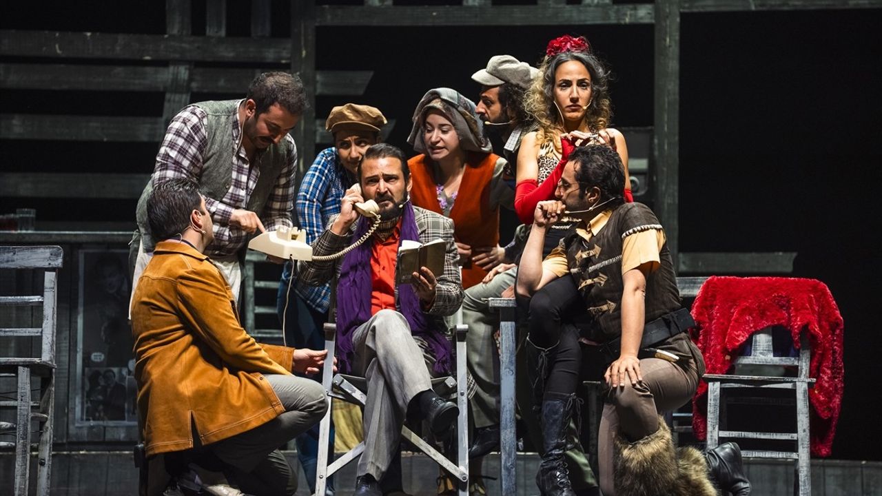 Bitlis'te 'Bir Anadolu Şenliği' Tiyatro Oyunlarıyla Renklendi