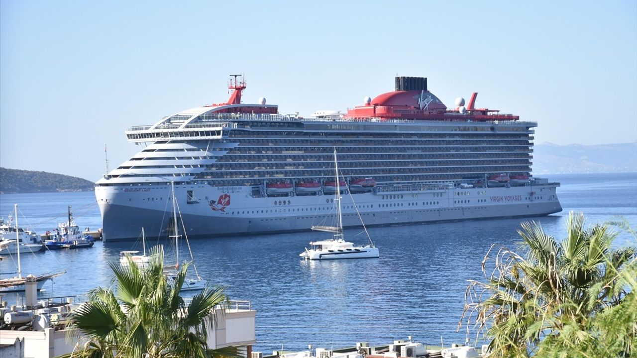 Bodrum'a 2 Kruvaziyer ile 2 bin 611 Yolcu Geldi: Resilient Lady ve SeaDream I İskelede