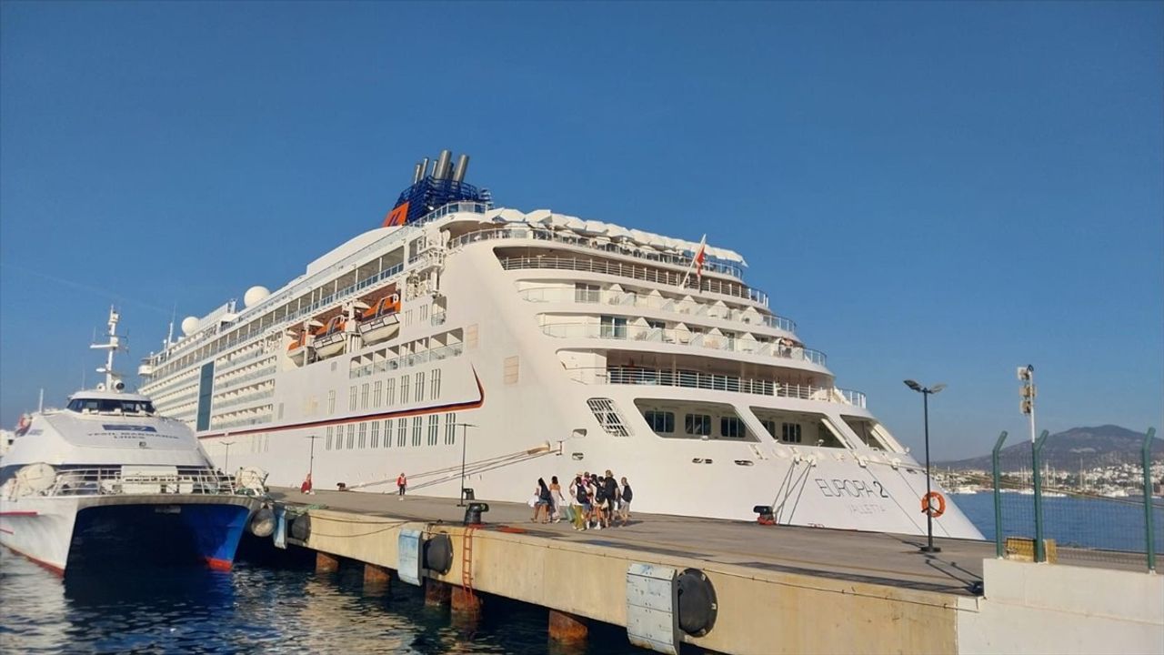 Bodrum'a 'Europa 2' Kruvaziyeriyle 481 Yolcu Geldi