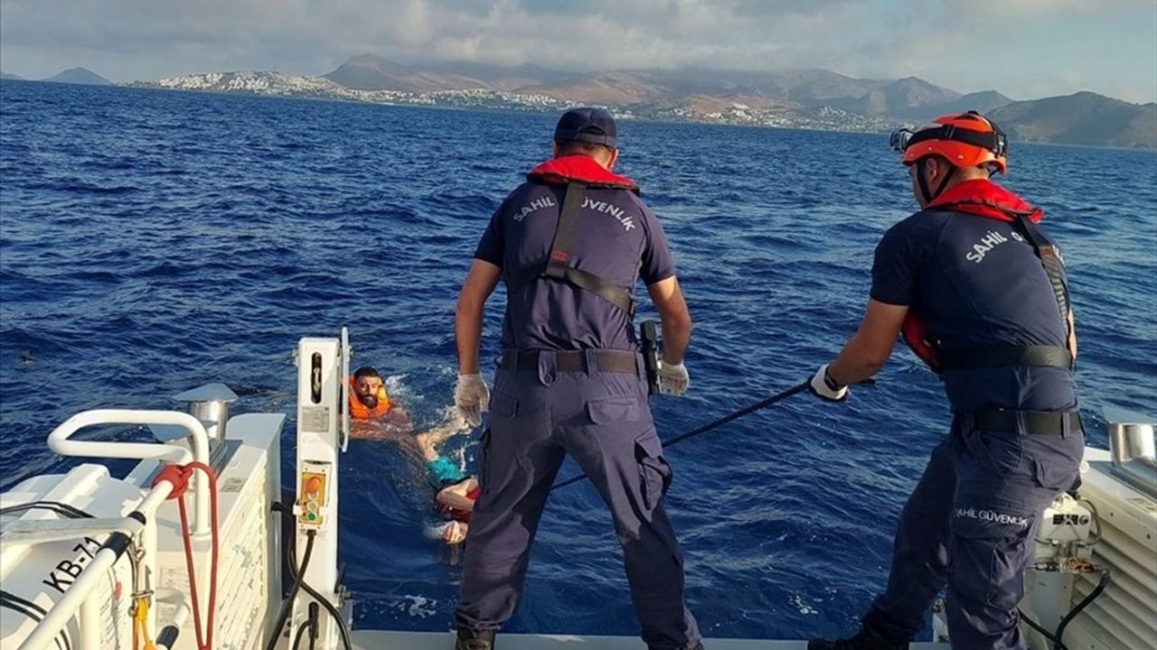 Bodrum Açıklarında 5 Düzensiz Göçmen Yüzerek Yakaladı