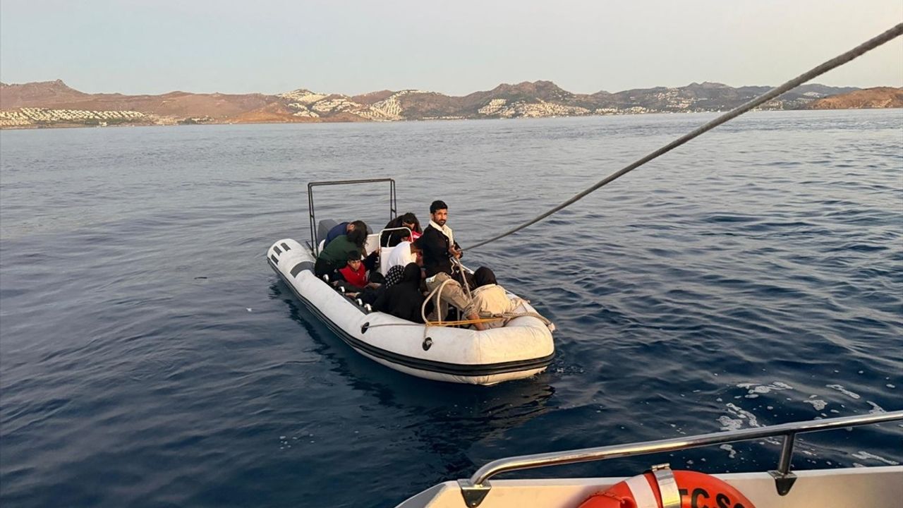 Bodrum'da Sahil Güvenlik 17 Düzensiz Göçmeni Yakaladı