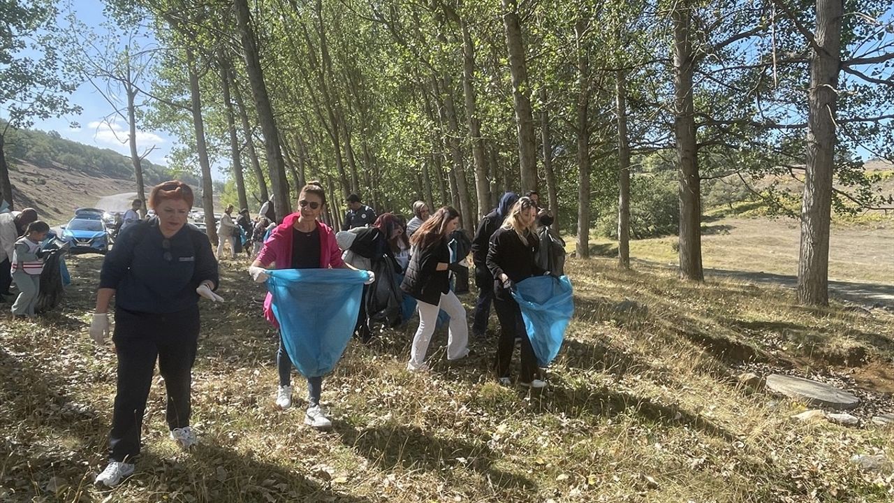 Bolu'da Dünya Temizlik Günü: Gönüllüler Gölköy Baraj Gölü'nde Atık Topladı