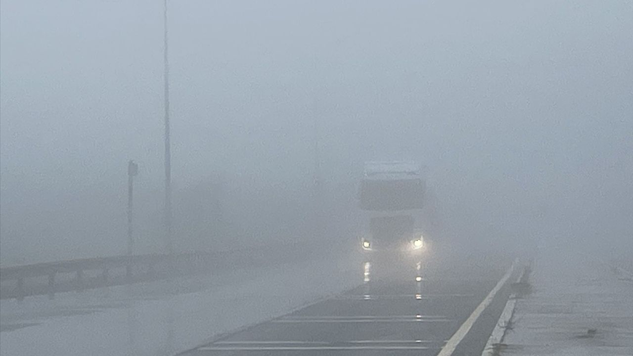 Bolu Dağı'nda Sağanak ve Yoğun Sis: Görüş 30 Metreye Düştü