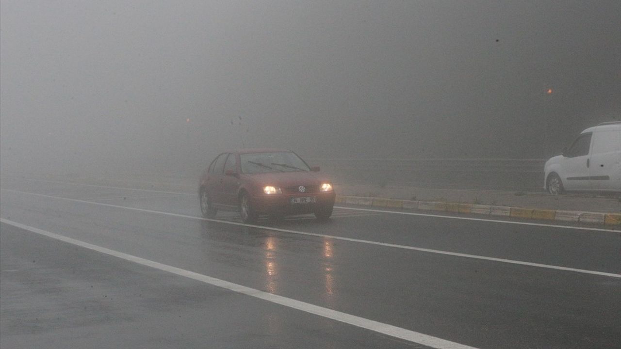 Bolu Dağı'nda Sis ve Sağanak D-100'de Görüş 25 Metreye Düştü