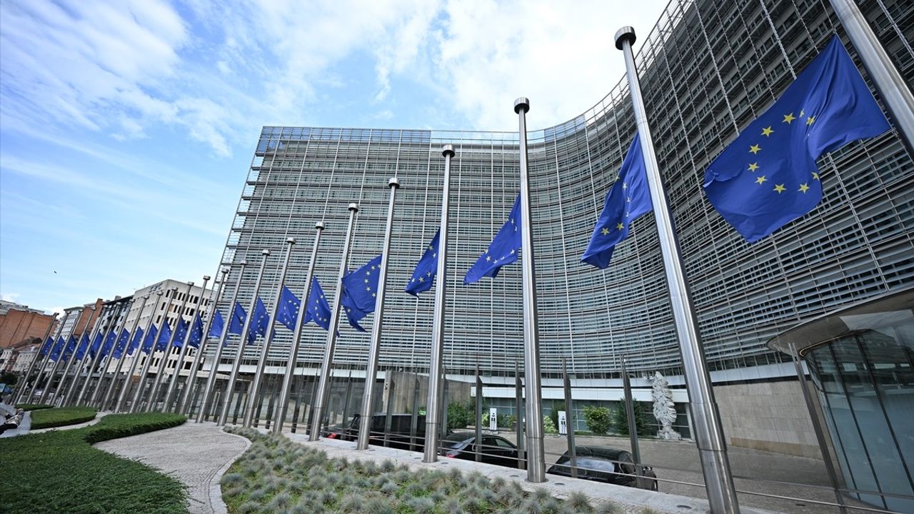 Brüksel'de AB Kurumları, Lizbon Füniküler Kazısı Nedeniyle Bayrakları Yarıya İndirdi