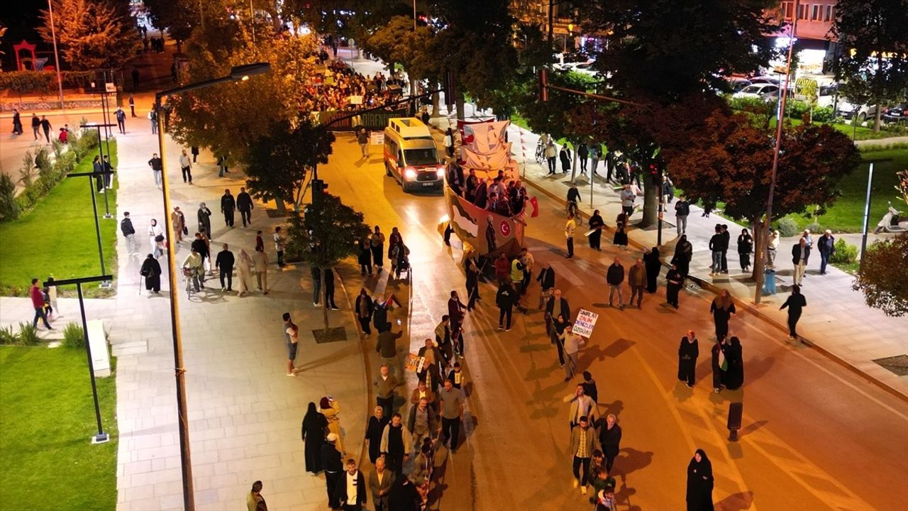 Bursa İnegöl'de Küresel Sumud Filosu'na Destek Yürüyüşü