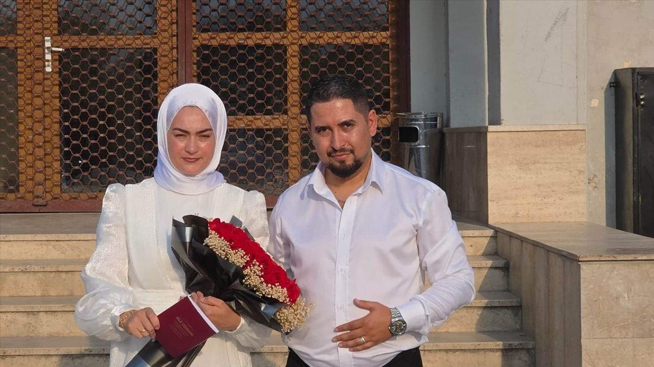 Bursa İnegöl'de Otobüs Şoförü Nikahlarına Geç Kalan Çifti Yetiştirdi