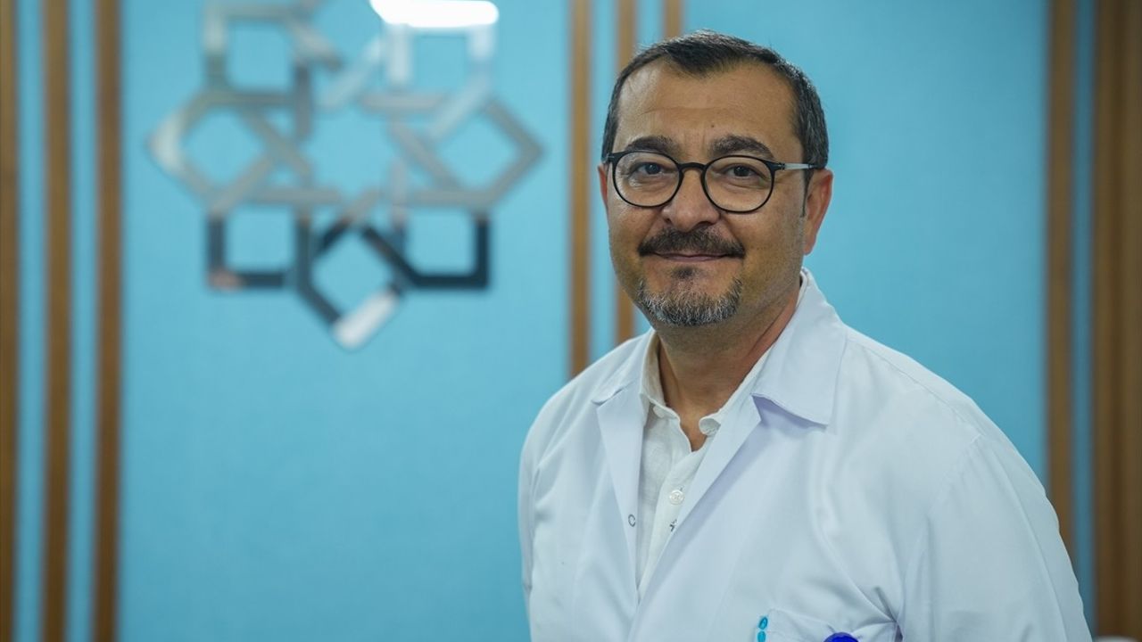 Cam Kemik Hastası Hamza Mesut Ağır, Doktorluk Hayalini Gerçekleştiriyor