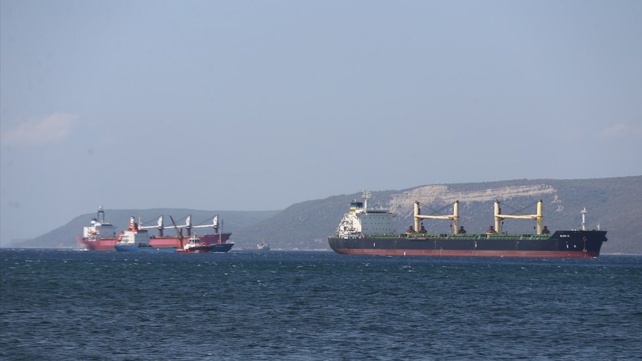 Çanakkale Boğazı'nda Makine Arızası: Malta Bayraklı 'ELİNA B' Kurtarıldı