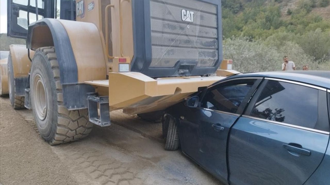 Çankırı Çerkeş'te İş Makinesi Otomobil Sürükledi: 69 Yaşındaki Kadın Öldü