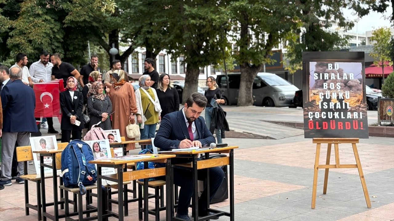 Çankırı'da Gazze'de Öldürülen Çocuklar 'Boş Sıralar'la Anıldı